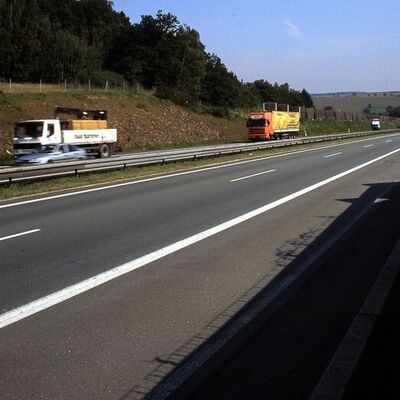 Bild vergr&ouml;&szlig;ern: Auf dem Bild  zu sehen ist eine Autobahn, die fr&uuml;her mal eine Waldfl&auml;che war.