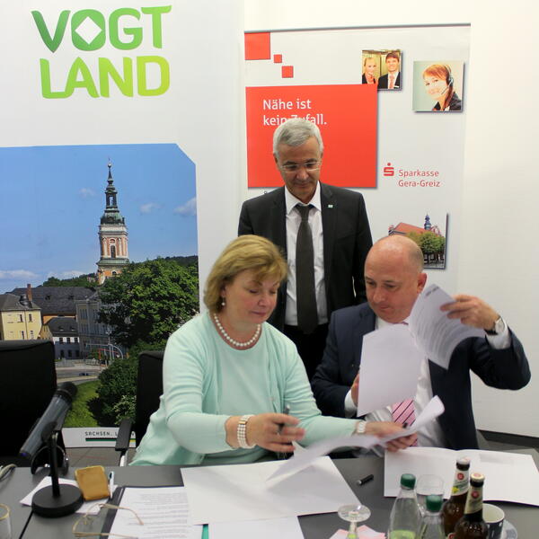 Bild vergr&ouml;&szlig;ern: kooperationsvetrag