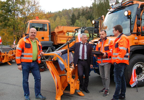Bild vergr&ouml;&szlig;ern: Landrat besucht Stra�enmeisterei Falkenstein