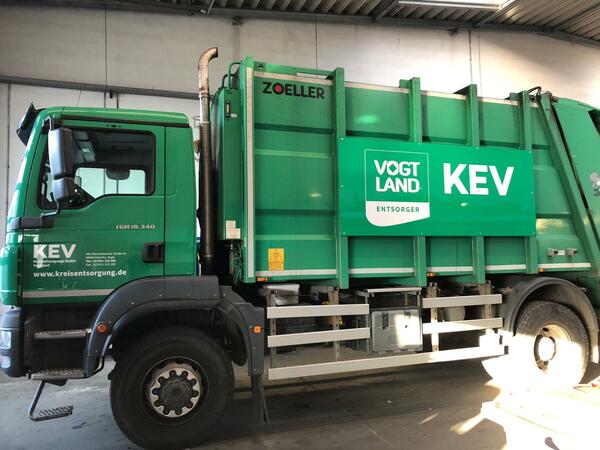 Bild vergr&ouml;&szlig;ern: LKW der Kreisentsorgung GmbH Vogtland (KEV)