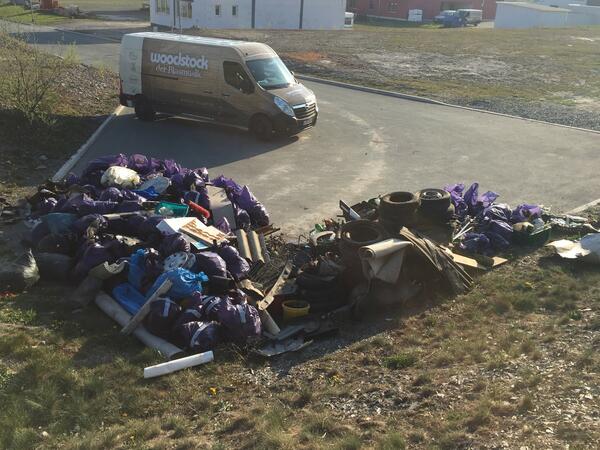 Bild vergr&ouml;&szlig;ern: Hier sehen Sie den gesammelten M�ll der Tagesaktion "Clean Out Day".