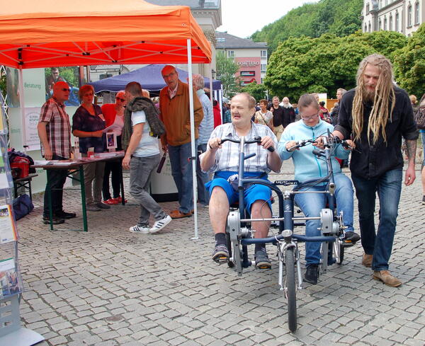 Bild vergr&ouml;&szlig;ern: Ein Fest f�r Behinderte und Nichtbehinderte Menschen.