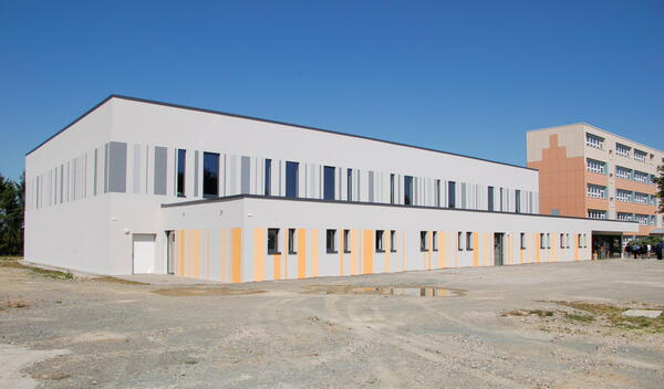 Bild vergr&ouml;&szlig;ern: Die neue Zweifeldsporthalle in Pausa.