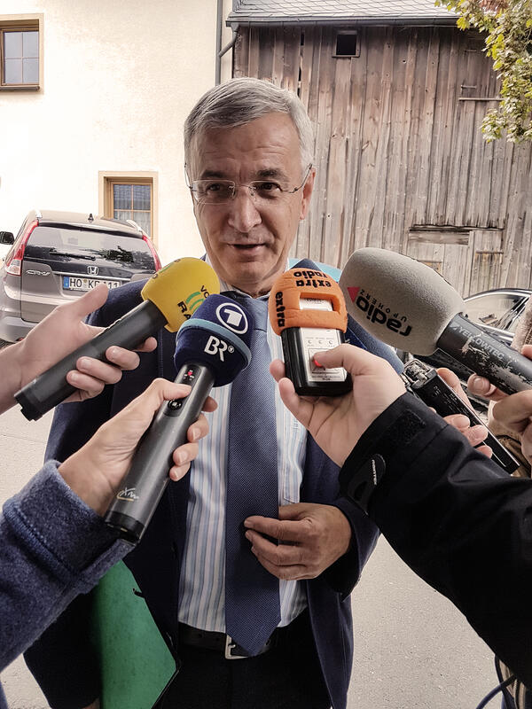 Bild vergr&ouml;&szlig;ern: Landrat Rolf Keil betonte die Bedeutung und Wichtigkeit der Erinnerungskultur des Mauerfalls.