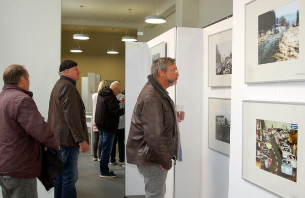 Bild vergr&ouml;&szlig;ern: Viele Besucher nutzten bereits die M�glichkleit eines Besuches der Ausstellung "30 Jahre Mauerfall".
