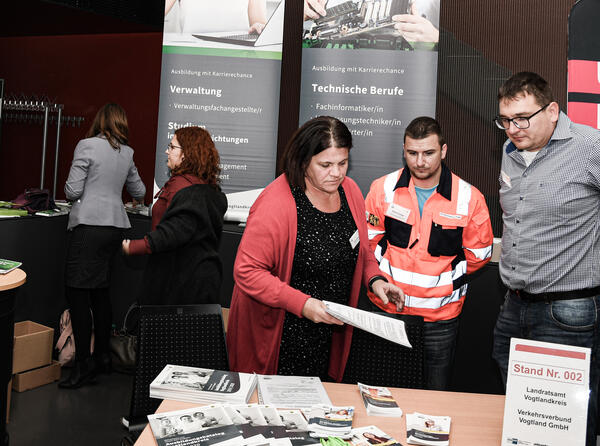 Bild vergr&ouml;&szlig;ern: Infostand des Landratsamtes zur Ausbildungsmesse  am 10.10.2019