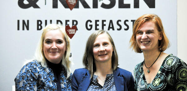 Bild vergr&ouml;&szlig;ern: Sybille Unterd�rfel, stellvertretende Leiterin des Beruflichen Trainingszentrums in Plauen, Katharina Schumann, Psychiatriekoordinatorin im Gesundheitsamt Vogtlandkreis, Daniela W�chter, die Leiterin der Psychosozialen Kontakt- und Beratungsstelle in Plauen (von links) �bernehmen die Organisation des Tages der seelischen Gesundheit bereits seit 2015.