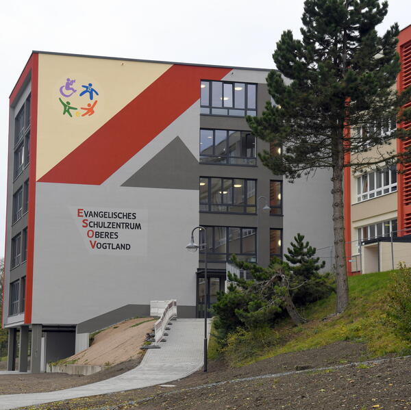 Bild vergr&ouml;&szlig;ern: Das Christliche Schulzentrum Sch&ouml;neck erhielt einen Erweiterungsanbau.
