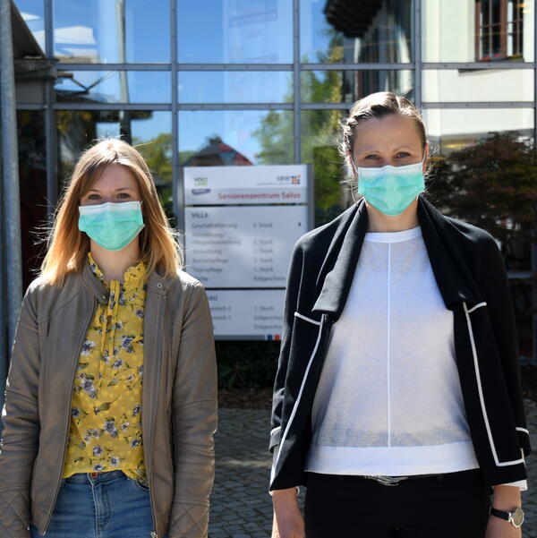 Bild vergr&ouml;&szlig;ern: SBW-Gesundheitsmanagerin Nicole Bergmann und SBW-Gesch&auml;ftsf&uuml;hrerin Dr. Annett Stark stehen nebeneinander und schauen in die Kamera.