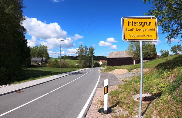 Bild vergr&ouml;&szlig;ern: Der 2,2 Kilometer lange Abschnitt der Stangengr�ner Stra�e ist nun  wieder befahrbar.