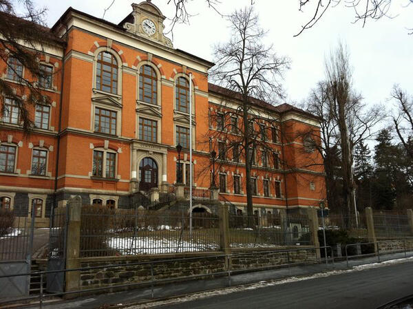 Bild vergr&ouml;&szlig;ern: Die Sanierung des Julius-Mosen-Gymnasiums in Oelsnitz/Vogtl. ist in vollem Gang.
