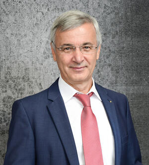 Bild vergr&ouml;&szlig;ern: das Bild zeigt Herrn Landrat Rolf Keil als Portrait
