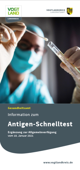 Bild vergr&ouml;&szlig;ern: Das Bild zeigt das Deckblatt eines Flyers zum Thema "Schnelltests". Darauf ist eine Person mit Mund-Nase-Bedeckung und einem Coronatest zu sehen.