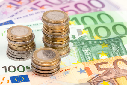 Bild vergr&ouml;&szlig;ern: Auf dem Bild zu sehen sind Geldscheine und Geldm�nzen in Euro
