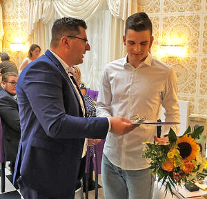 Bild vergr&ouml;&szlig;ern: Das Bild zeigt die Interaktion zwischen Thomas Hennig (links) und Robert Golenia.