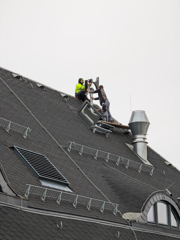 Bild vergr&ouml;&szlig;ern: Auf dem Dach des Landratsamtes in Plauen wurde die leistungsst�rkste Sirene im Landkreis installiert.