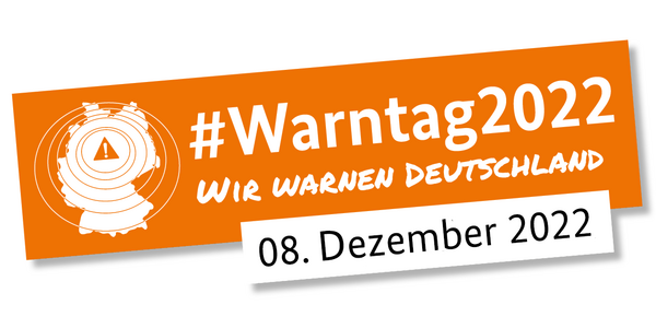 Bild vergr&ouml;&szlig;ern: Das Bild zeigt eine Grafik zum bundesweiten Warntag am 8. Dezember - einen orangefarbenen Kasten mit wei�er Schrift.
