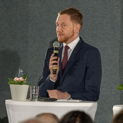 Ministerpr&auml;sident Michael Kretschmer beantwortet die Fragen der B&uuml;rgerinnen und B&uuml;rger.