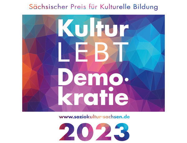 Bild vergr&ouml;&szlig;ern: Auf dem Bild sieht man das Logo des  &raquo;S&auml;chsischen Preis f&uuml;r Kulturelle Bildung 2023&laquo;