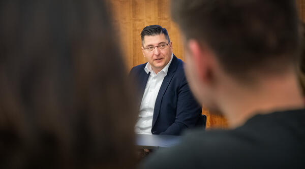 Bild vergr&ouml;&szlig;ern: Auf dem Bild sieht man Landrat Thomas Hennig.