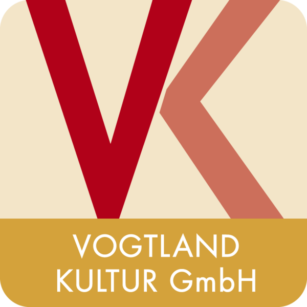 Bild vergr&ouml;&szlig;ern: Das Bild zeigt das Logo der Vogtland Kultur GmbH. Ein rotes V und ein roten K auf beigem Hintergrund. Darunter der SChriftzug "Vogtland Kultur GmbH".