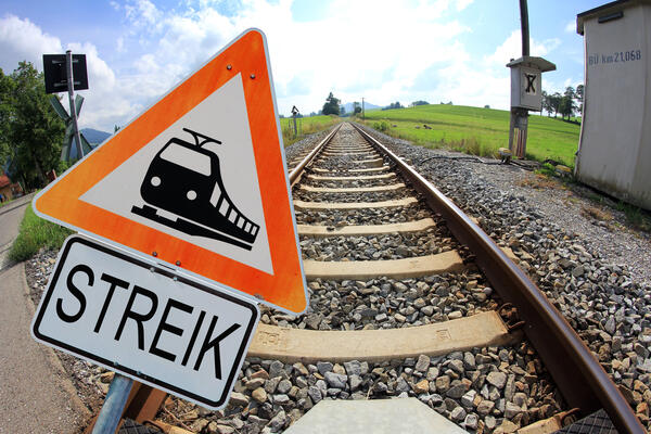 Bild vergr&ouml;&szlig;ern: Streik im Eisenbahnverkehr.