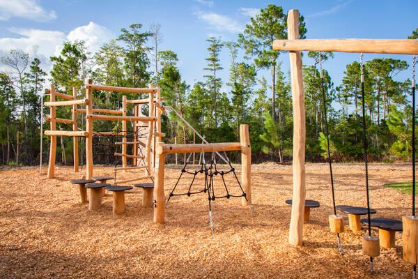 Bild vergr&ouml;&szlig;ern: Auf dem Bild sieht man einen sch&ouml;n gestalteten Kinderspielplatz.