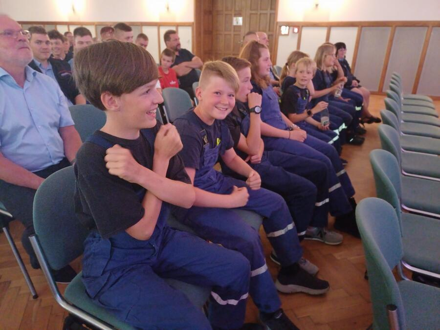 Gro&szlig;e Freude bei der Jugendfeuerwehr Hartmannsgr&uuml;n.