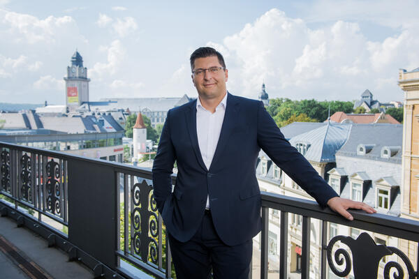 Bild vergr&ouml;&szlig;ern: Landrat Thomas Hennig zog nach einem Jahr Amtszeit Bilanz.