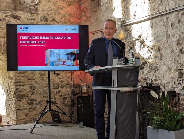 Bild vergr&ouml;&szlig;ern: Motivierende Worte kamen auch von Dr. Axel Steinbach.