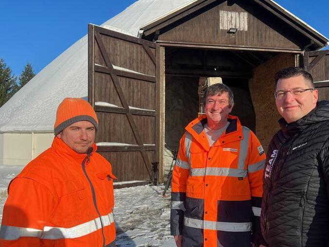 Streckenwart Marcel Zumpe , Stra&szlig;enmeister Andreas Petzold und Landrat Thomas Hennig (von links nach rechts).
