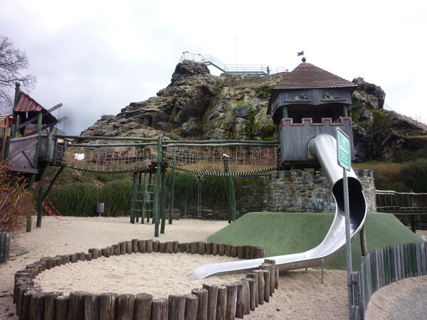 Bild vergr&ouml;&szlig;ern: Einen sch&ouml;nen Spielplatz gibt es im Geo-Umweltpark Vogtland.