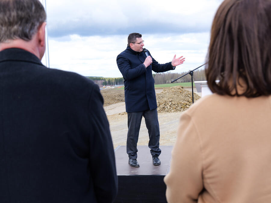 Landrat Thomas Hennig sieht die Verlegung als Fortschritt f&uuml;r den Wirtschaftsstandort Vogtland.