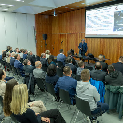 Bild vergr&ouml;&szlig;ern: Vortrag &uuml;ber das Nano-Satelliten System TOM (Telematics earth Observation Mission)