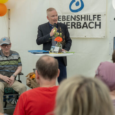Bild vergr&ouml;&szlig;ern: Dr. Axel Steinbach, Beigeordneter des Vogtlandkreises h&auml;lt ein Gru&szlig;wort vor den G&auml;sten