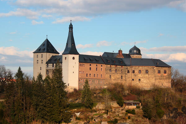 Bild vergr&ouml;&szlig;ern: Eine Fernaufnahme der Burg Mylau.