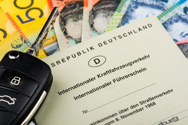 Bild vergr&ouml;&szlig;ern: Der internationale F�hrerschein.