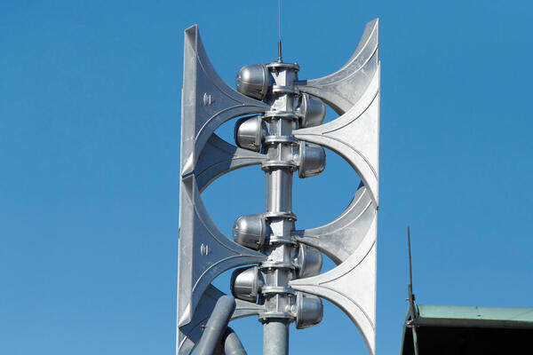 Bild vergr&ouml;&szlig;ern: Eine elektronische, moderne Sirenenanlage.