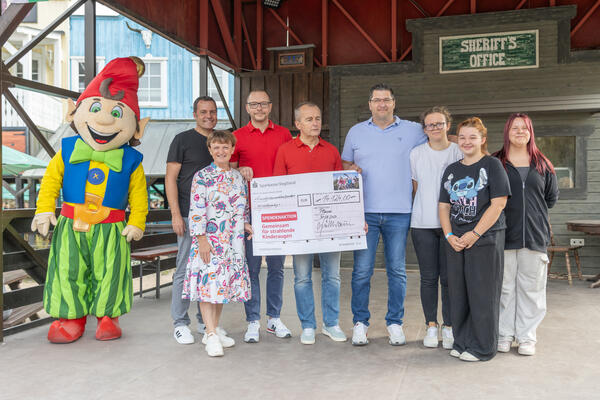 Bild vergr&ouml;&szlig;ern: Offizielles Gruppenfoto der Verantwortlichen