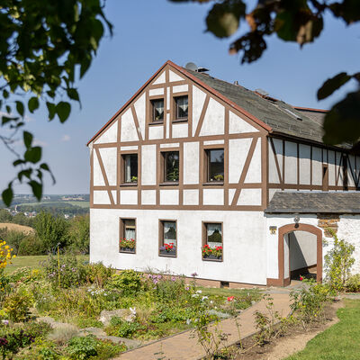 Bild vergr&ouml;&szlig;ern: Ein Ferienhaus mit Blick auf die G&ouml;ltzschtalbr&uuml;cke