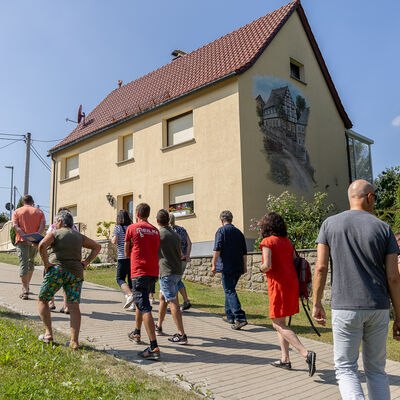 Bild vergr&ouml;&szlig;ern: In Foschenroda gibt es viele liebevoll gestaltete H&auml;user