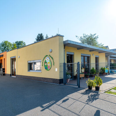 Bild vergr&ouml;&szlig;ern: Die moderne st&auml;dtische integrative Kindertageseinrichtung in Rotschau bietet Betreuungsm&ouml;glichkeiten f&uuml;r Kinder im Krippen-, Kindergarten- und Hortbereich an.