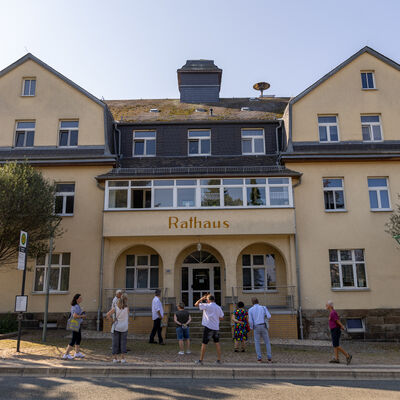 Bild vergr&ouml;&szlig;ern: Das ehemalige Rathaus dient jetzt als Gemeindeverwaltung und beherbergt mehrere Vereine