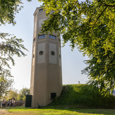 Bild vergr&ouml;&szlig;ern: Das Wahrzeichen ist der Rebesgr&uuml;ner Wasserturm - hier finden viele Veranstaltungen statt
