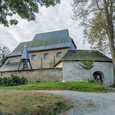 Bild vergr&ouml;&szlig;ern: Die Triebeler Wehrkirche ist ein Kulturdenkmal (erstmals 1380 urkundlich erw&auml;hnt)