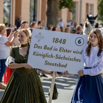 Bild vergr&ouml;&szlig;ern: Viele Freiwillige trugen zum Gelingen des Festumzuges bei.