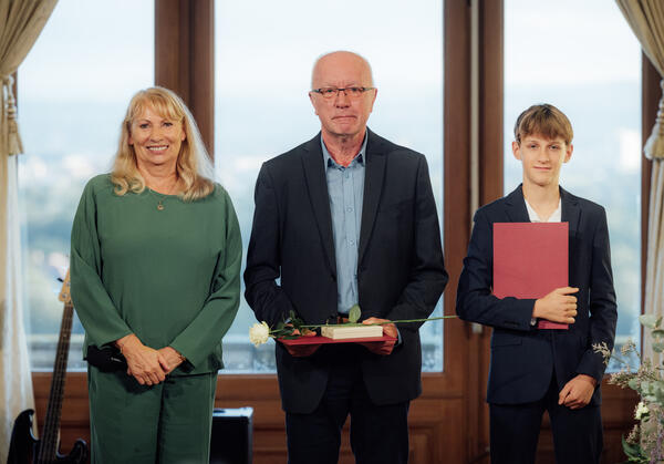 Bild vergr&ouml;&szlig;ern: Friedhard Sch�rer.