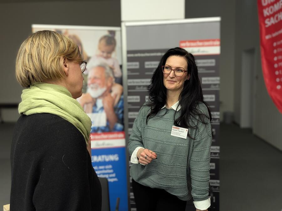 Die Verbraucherzentrale hat einen Stand vor Ort.