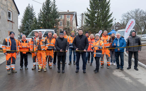 Bild vergr&ouml;&szlig;ern: Der Verkehr auf der K 7886 in Cosch&uuml;tz kann wieder rollen.