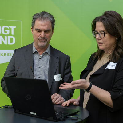 Dr. Uwe Ferber und Frau Constanze Wei&szlig; vom KEK-Team
